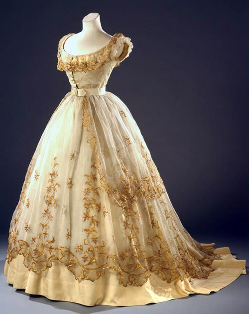 beautiful victorian dresses